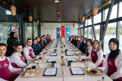 Eskişehir’de &quot;Restoran Yöneticiliği Mesleki Eğitim Kursu&quot; sertifikaları verildi
