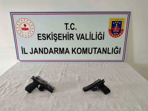 Eskişehir&rsquo;de silah ka&ccedil;ak&ccedil;ılığı operasyonu
