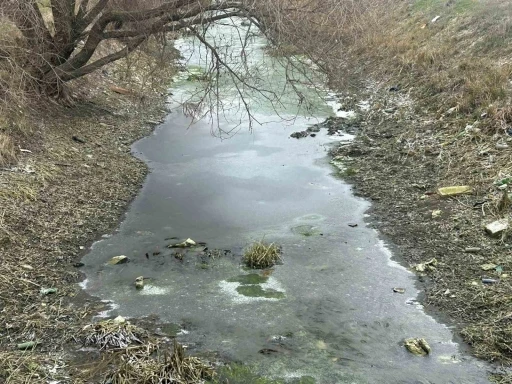 Soğuk Hava Sulama Kanallarını Dondurdu