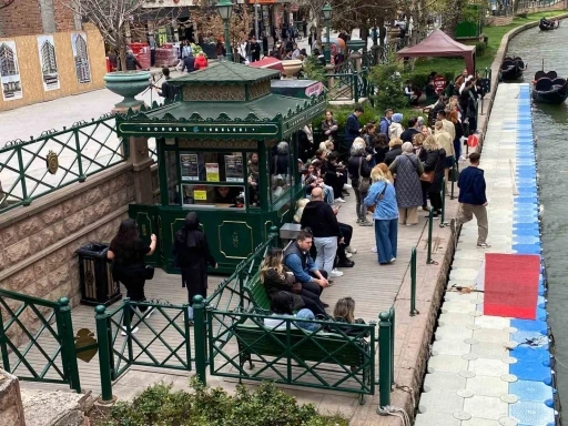 Eskişehir’de turist yoğunluğu sürüyor

