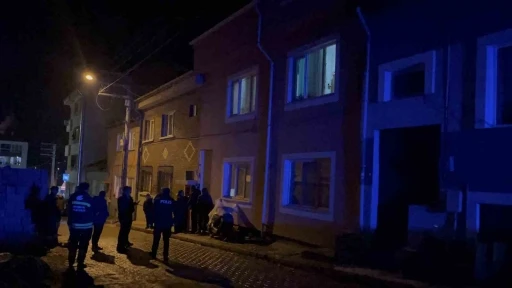 Eskişehir&rsquo;de &uuml;&ccedil;&uuml;nc&uuml; kattan d&uuml;şen şahıs ağır yaralandı
