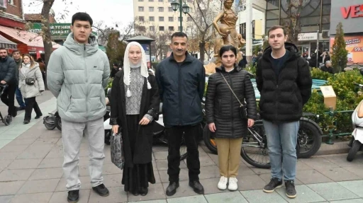Eskişehir&rsquo;deki binlerce uluslararası &ouml;ğrenciye ES-UDER destek eli uzatıyor
