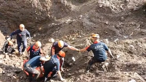 Eskişehir&rsquo;deki define faciasında AFAD&rsquo;ın zorlu operasyonu kamerada
