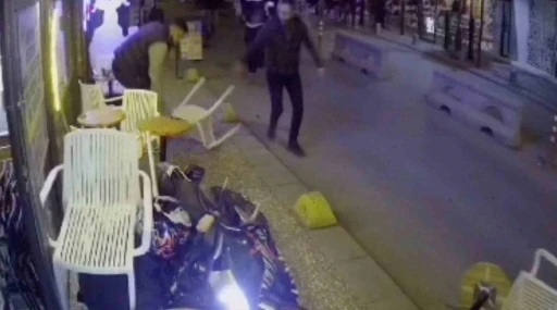 Eskişehir&rsquo;in en sosyal sokaklarından birinde kaza ve g&uuml;r&uuml;lt&uuml; eksik olmuyor
