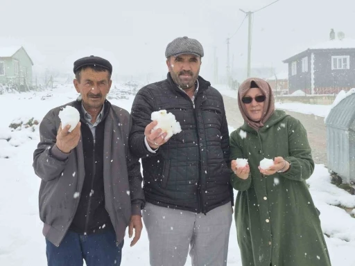 Eskişehir&rsquo;in y&uuml;ksek kesimdeki mahallesi kışa geri d&ouml;nd&uuml;
