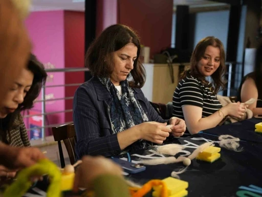 Eskişehir K&uuml;lt&uuml;r Yolu Festivali&rsquo;nde tiyatro ve geleneksel el sanatları ilgi odağı oldu
