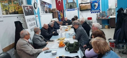 Eskişehir Şairler Derneği Başkanı Kenan Demirel g&uuml;ven tazeledi
