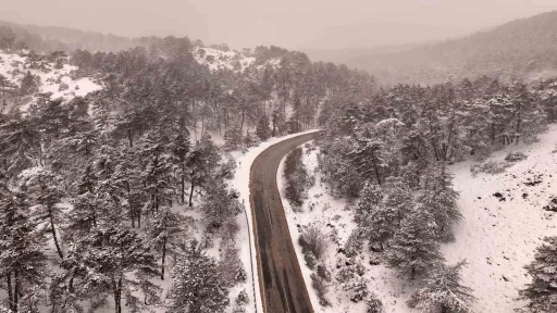 Eskişehir - Sarıcakaya yolu beyaza büründü
