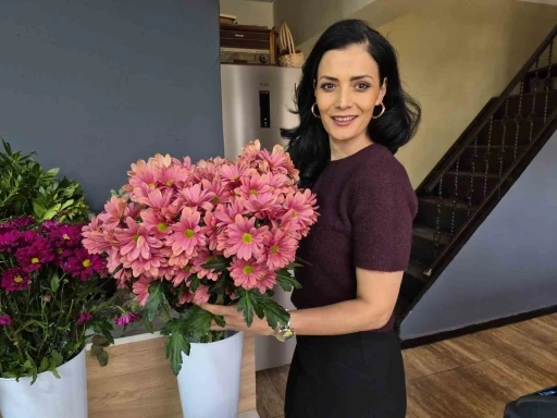 Eskişehirli &ccedil;i&ccedil;ek&ccedil;ide 8 Mart mesaisi: "Not yazma telaşı &ccedil;i&ccedil;ek se&ccedil;iminden zor"
