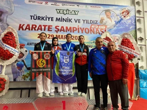 Eskişehirli karateciler T&uuml;rkiye Şampiyonası&rsquo;ndan madalyalarla d&ouml;nd&uuml;
