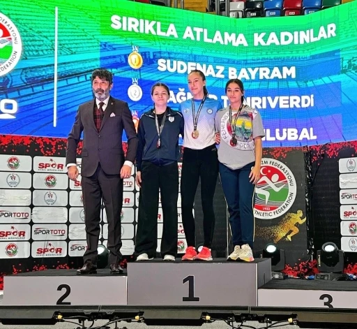 Eskişehirli sporcudan sırık atlama branşında T&uuml;rkiye şampiyonluğu
