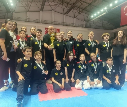 Eskişehirli sporcular ’İller Arası Karate Ligi’nde derece elde etti
