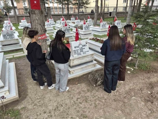 Eskişehirliler 18 Mart&rsquo;ta şehitlerini unutmadı
