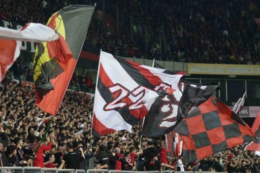 Eskişehirspor - Ayvalıkg&uuml;c&uuml; biletleri 1 saatte t&uuml;kendi
