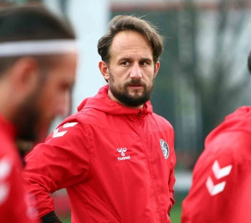 Eskişehirspor deplasmanda puanla dönmek istiyor
