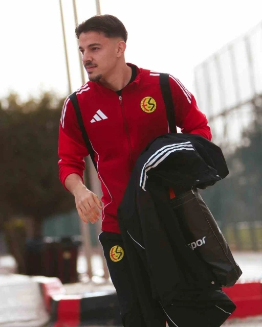 Eskişehirspor, Karşıyaka deplasmanı i&ccedil;in yola &ccedil;ıktı
