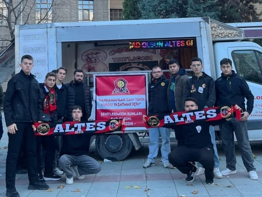 Eskişehirspor taraftarı, şehitler için lokma hayrı düzenledi
