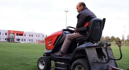 Eskişehirspor&rsquo;un acı g&uuml;n&uuml;: Kul&uuml;p emektarı Sedat &Ouml;zten Hayatını Kaybetti
