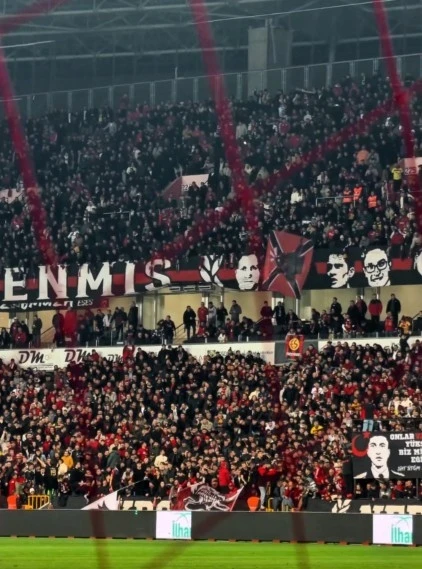 Eskişehirspor&rsquo;un &rsquo;Espana&rsquo; tezah&uuml;ratı internette g&uuml;ndem oldu
