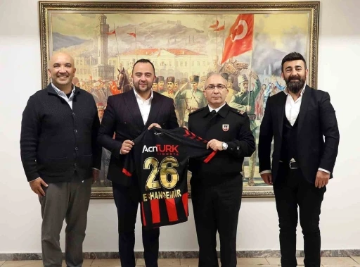 Eskişehirspor yönetiminden İl Jandarma Komutanı’na ziyaret
