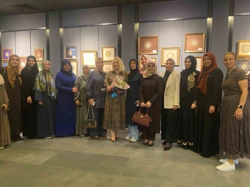 &rsquo;Esma-&uuml;l H&uuml;sna&rsquo; tezhip sergisi sanatseverlerle buluştu
