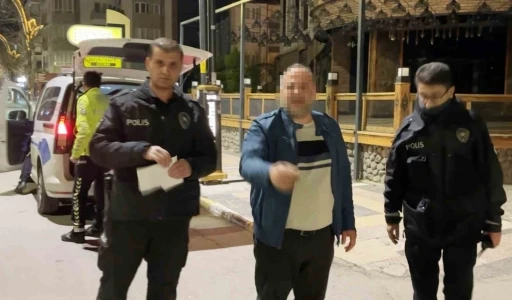 &lsquo;Esnafım&rsquo; diyen alkoll&uuml; s&uuml;r&uuml;c&uuml;n&uuml;n ehliyetine el konuldu

