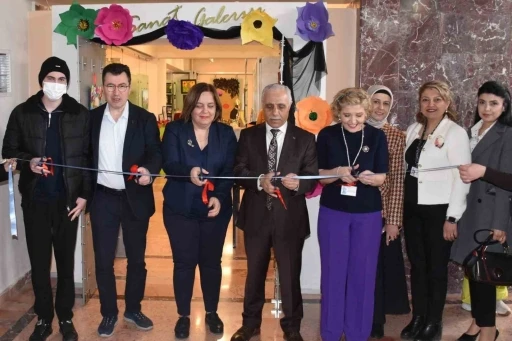 ESOG&Uuml; Hastanesi&rsquo;nde &rsquo;Sanat İyileştirir&rsquo; başlıklı sergi a&ccedil;ıldı
