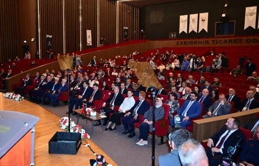 ESOG&Uuml; Rekt&ouml;r&uuml; Prof. Dr. Kamil &Ccedil;olak, Eskişehir Sempozyumu&rsquo;nda Konuştu
