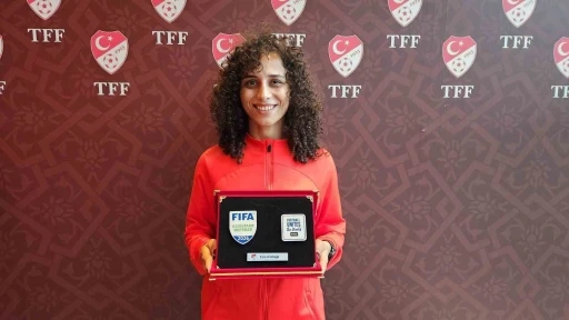 Esra Arıkboğa: "İnşallah yakın zamanda S&uuml;per Lig&rsquo;de kadın bir hakemi sahada g&ouml;rebileceğiz"
