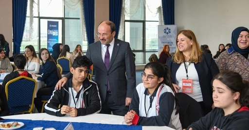 ET&Uuml;&rsquo;de "Bağımlılıkla M&uuml;cadele &Ouml;ğrenci &Ccedil;alıştayı" d&uuml;zenlendi
