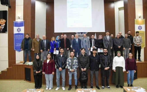 ET&Uuml;&rsquo;de "İstiklal Marşı&rsquo;nın Kabul&uuml;n&uuml;n 105. yılı ve Mehmet Akif Ersoy" paneli d&uuml;zenlendi
