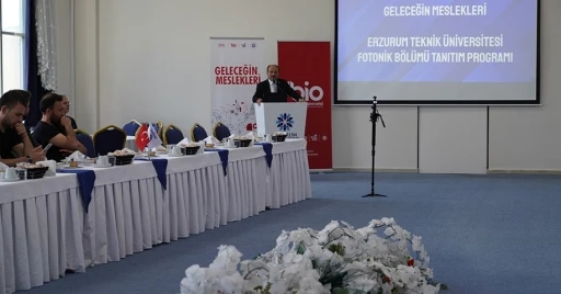 ET&Uuml;&rsquo;de yeni a&ccedil;ılan fotonik b&ouml;l&uuml;m&uuml;n&uuml;n lansmanı ger&ccedil;ekleştirildi
