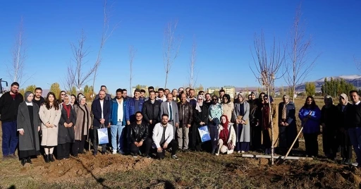 ETÜ’lü Mezunlar aynı çatı altında yeniden bir araya geldi
