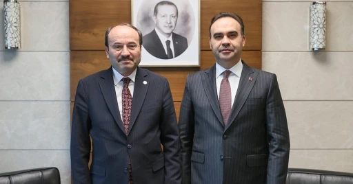 ET&Uuml; Rekt&ouml;r&uuml; &Ccedil;akmak, Bakan Kacır ile Erzurum&rsquo;da &ccedil;ip &uuml;retimini g&ouml;r&uuml;şt&uuml;
