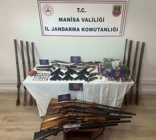 Ev değil, adeta cephanelik

