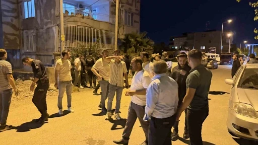Ev sahibi ile kiracı arasında bı&ccedil;aklı, sopalı, taşlı kavga: 11 yaralı
