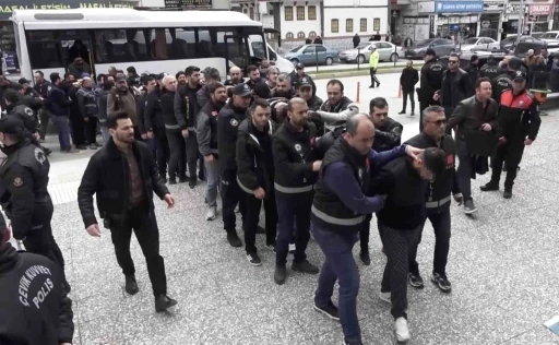 Ev satma vaadiyle milyonlarca liralık vurgun yapan şebeke &ccedil;&ouml;kertildi: 21 tutuklama
