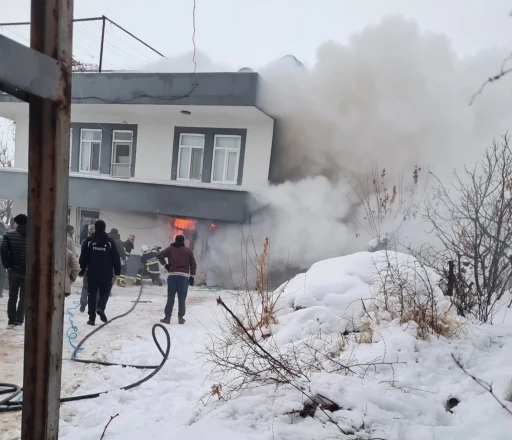 Evde &ccedil;ıkan yangın korkuttu
