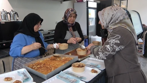 Evde oturmak yerine &uuml;retimi se&ccedil;tiler: Yaptıkları &uuml;r&uuml;nleri T&uuml;rkiye&rsquo;nin d&ouml;rt bir yanına g&ouml;nderiyorlar
