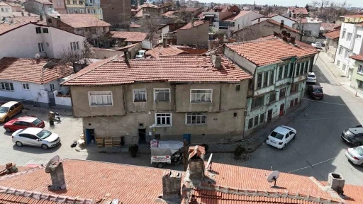 Evden atılan yaşlı adamın yüzü İHA’nın haberinden sonra güldü
