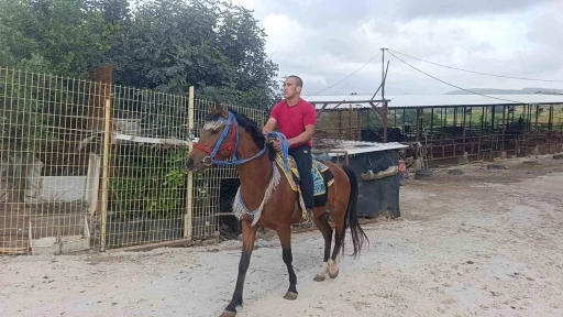 Evden işe giderken y&uuml;r&uuml;d&uuml;ğ&uuml; 12 kilometrelik yolla atletizme merak sardı
