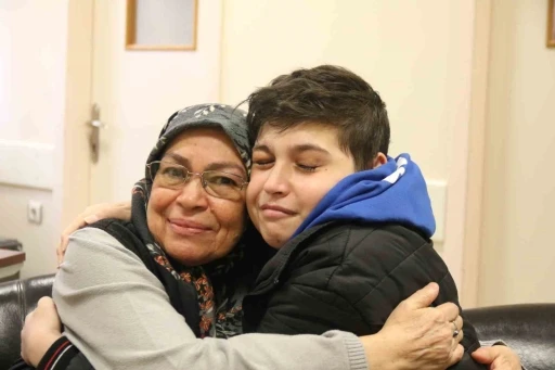 Evden uzak 2 yıllık l&ouml;semi tedavisinde torununun yanından ayrılmayan anneanne mutlu sona ulaştı
