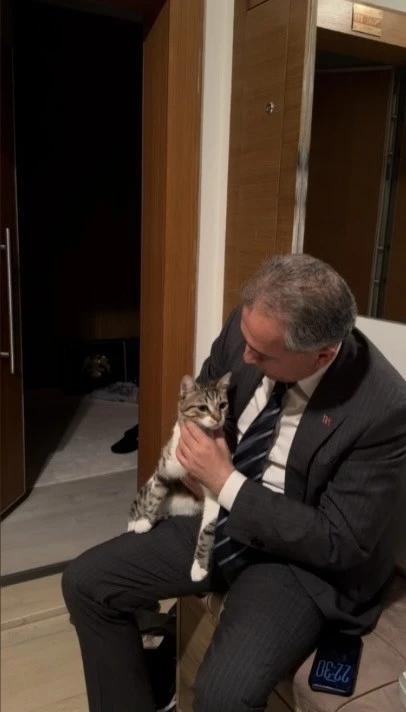Evin anahtarı arabada kaldı, kapıyı &rsquo;Fred&rsquo; a&ccedil;tı
