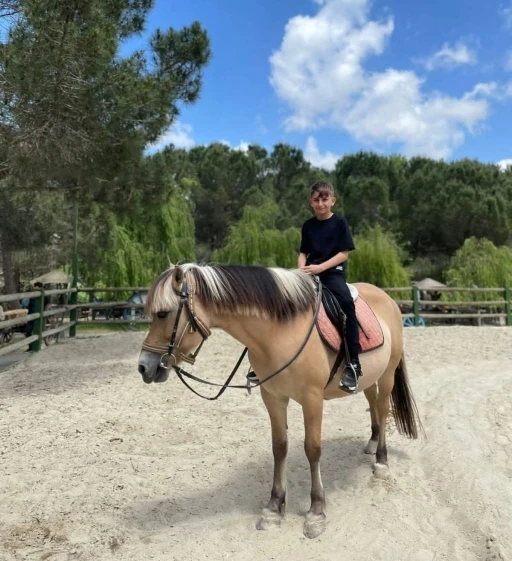 Evinde ölü bulunan 13 yaşındaki çocuğun cenazesi Adli Tıp Kurumu’ndan alındı
