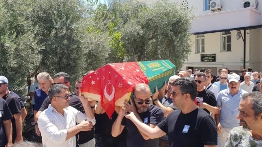 Evinde ölü bulunan yarış spikeri toprağa verildi
