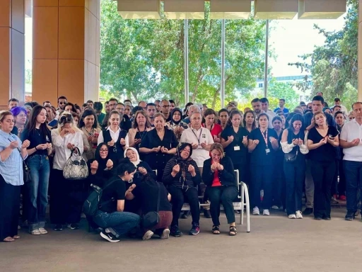 Evinde &ouml;l&uuml; olarak bulunan 7 aylık hamile hemşire i&ccedil;in g&ouml;zyaşları sel oldu
