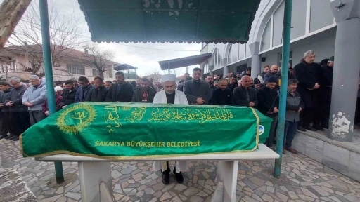 Evinden 20 kamyon &ccedil;&ouml;p &ccedil;ıkarılan yaşlı adam son yolculuğuna uğurlandı
