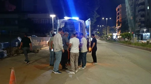 Evine giderken asans&ouml;r boşluğuna d&uuml;ş&uuml;p ağır yaralandı
