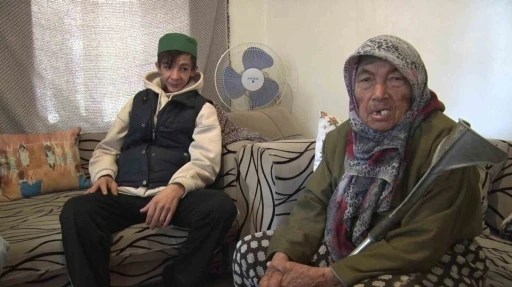 Evinin kapısını a&ccedil;tığı 20 yıllık arkadaşı evden elektrikli bisikleti alıp anneannesini bırakarak ortadan kayboldu
