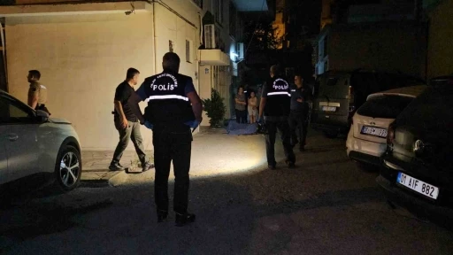 Evinin önünde öldürüldü
